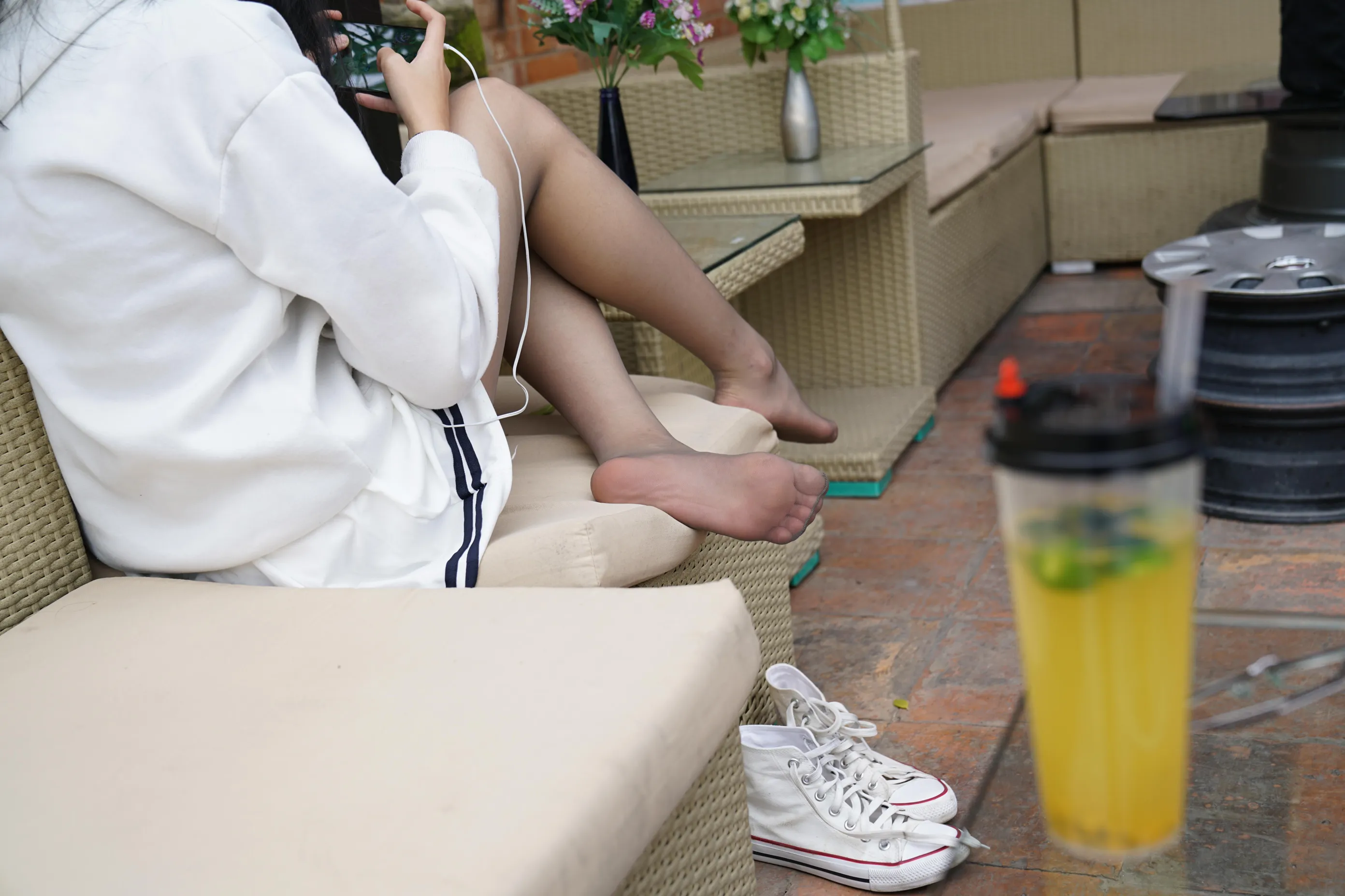 [Mzsock] NO.003 Adolescent girl Xiaoxia has nowhere to place her long legs and silk feet street photography#[83P]-10