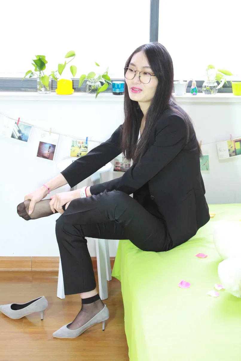 [Mzsock] NO.027 The young lady who is about to enter society is wearing a refreshing and beautiful professional attire street photography#[90P]-5