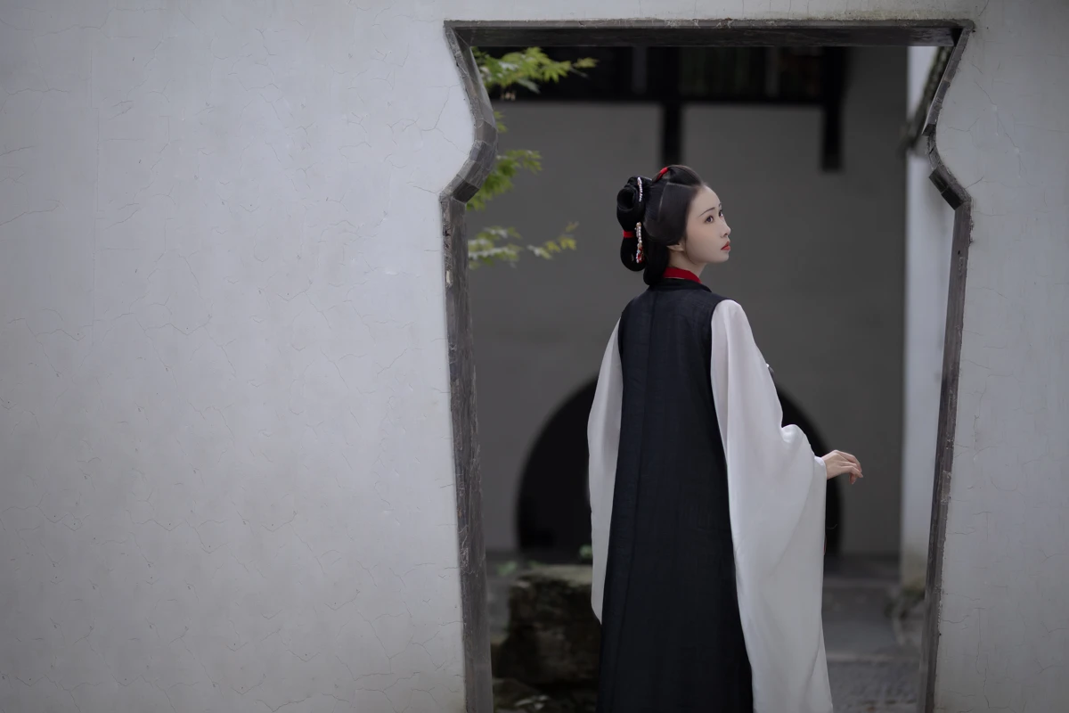 [YITUYU] 2023.05.20 Vol.3050 – Late Ming Dynasty 姌Rr#[34P]-1