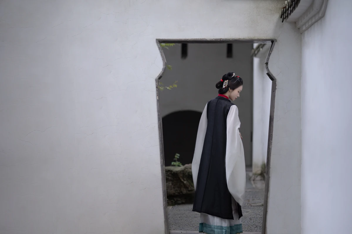 [YITUYU] 2023.05.20 Vol.3050 – Late Ming Dynasty 姌Rr#[34P]-3