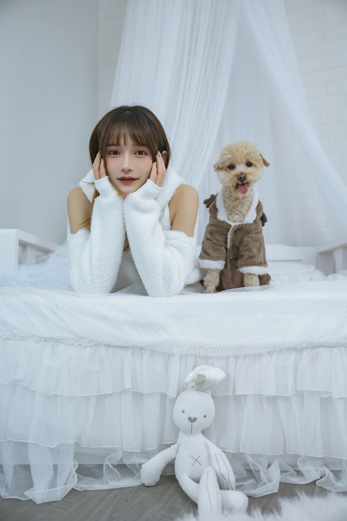 [YITUYU] 2022.12.17 Vol.2702 – Warm Girls and Pets Rabbit Zzz won't eat carrots#[24P]-2