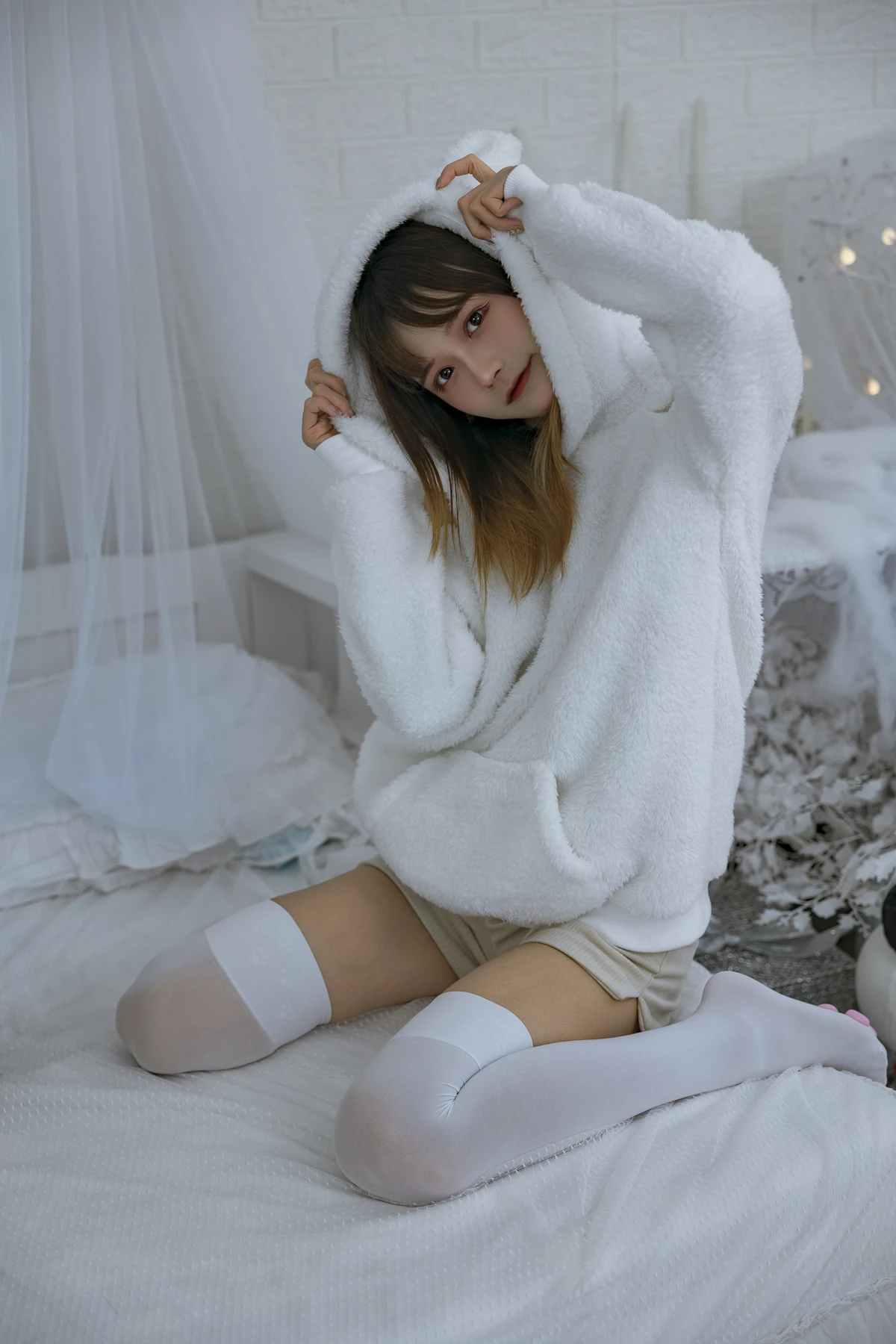 [YITUYU] 2022.12.17 Vol.2702 – Warm Girls and Pets Rabbit Zzz won't eat carrots#[24P]-3