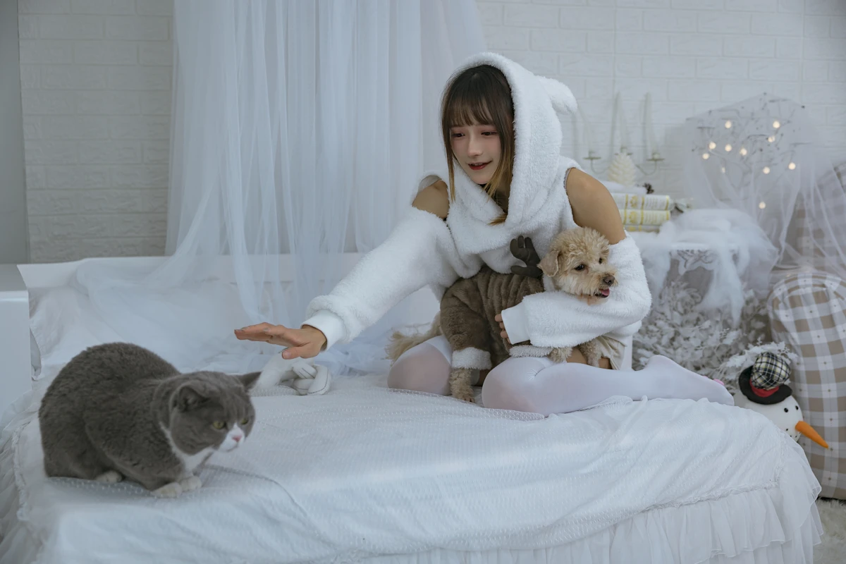 [YITUYU] 2022.12.17 Vol.2702 – Warm Girls and Pets Rabbit Zzz won't eat carrots#[24P]-4