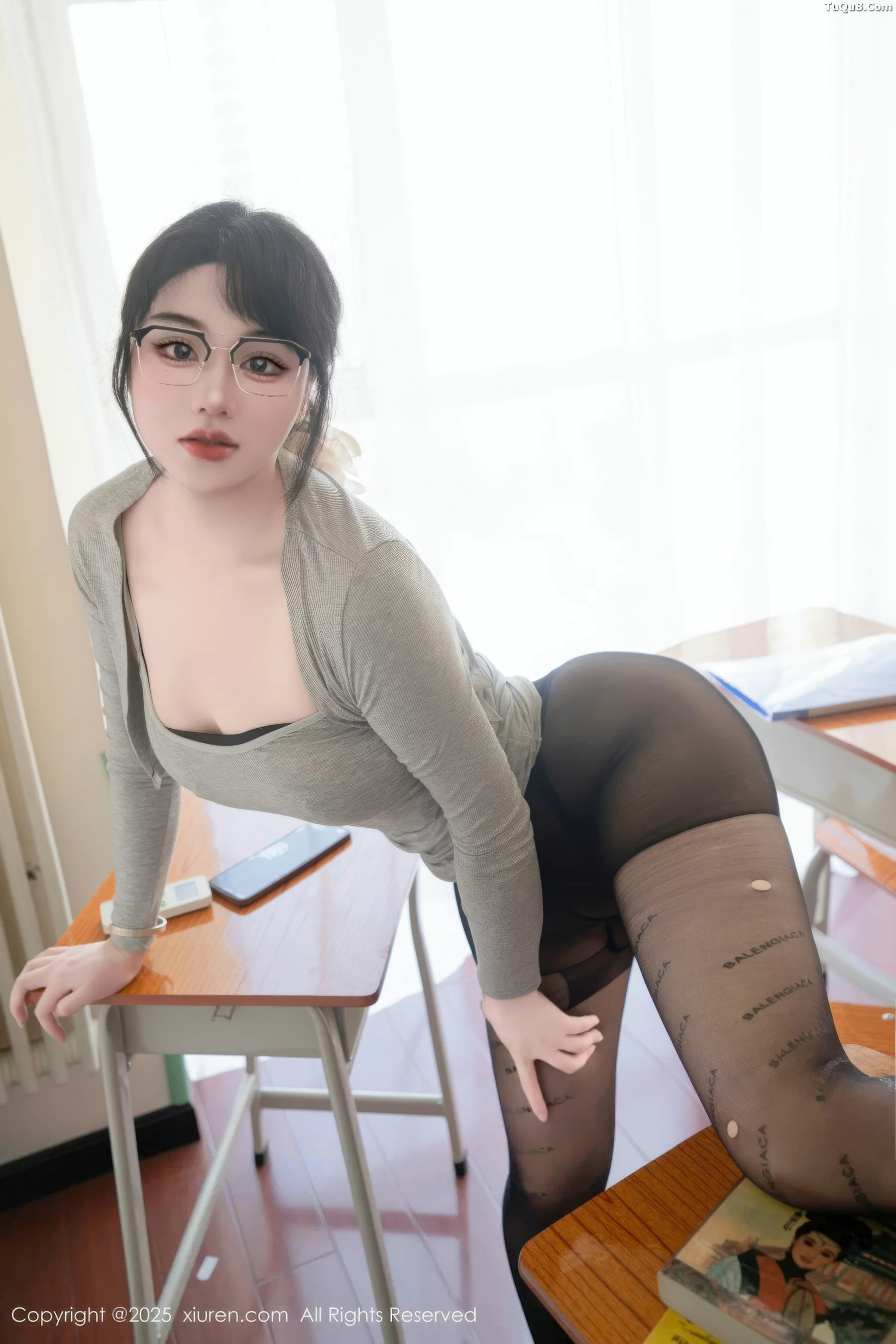 [XiuRen] 20250911 N10755 Xixi loves eating strawberries#[58P]-1