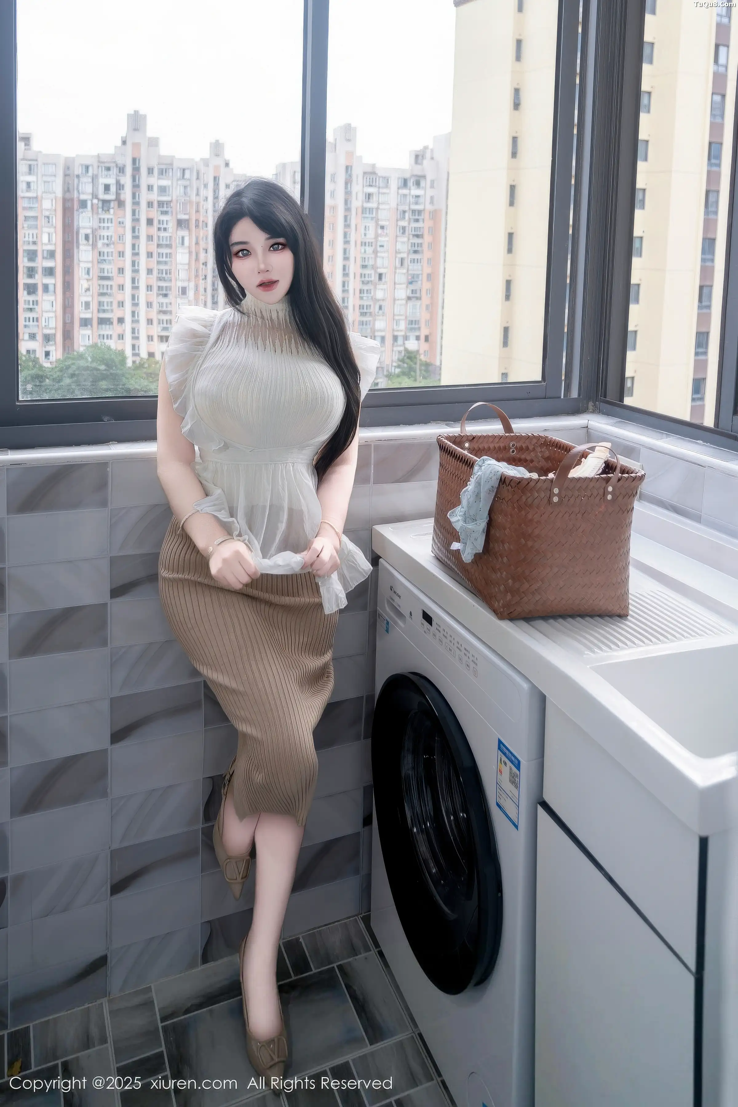 [XiuRen] 20251120 N11010 Xixi loves eating strawberries#[83P]-1