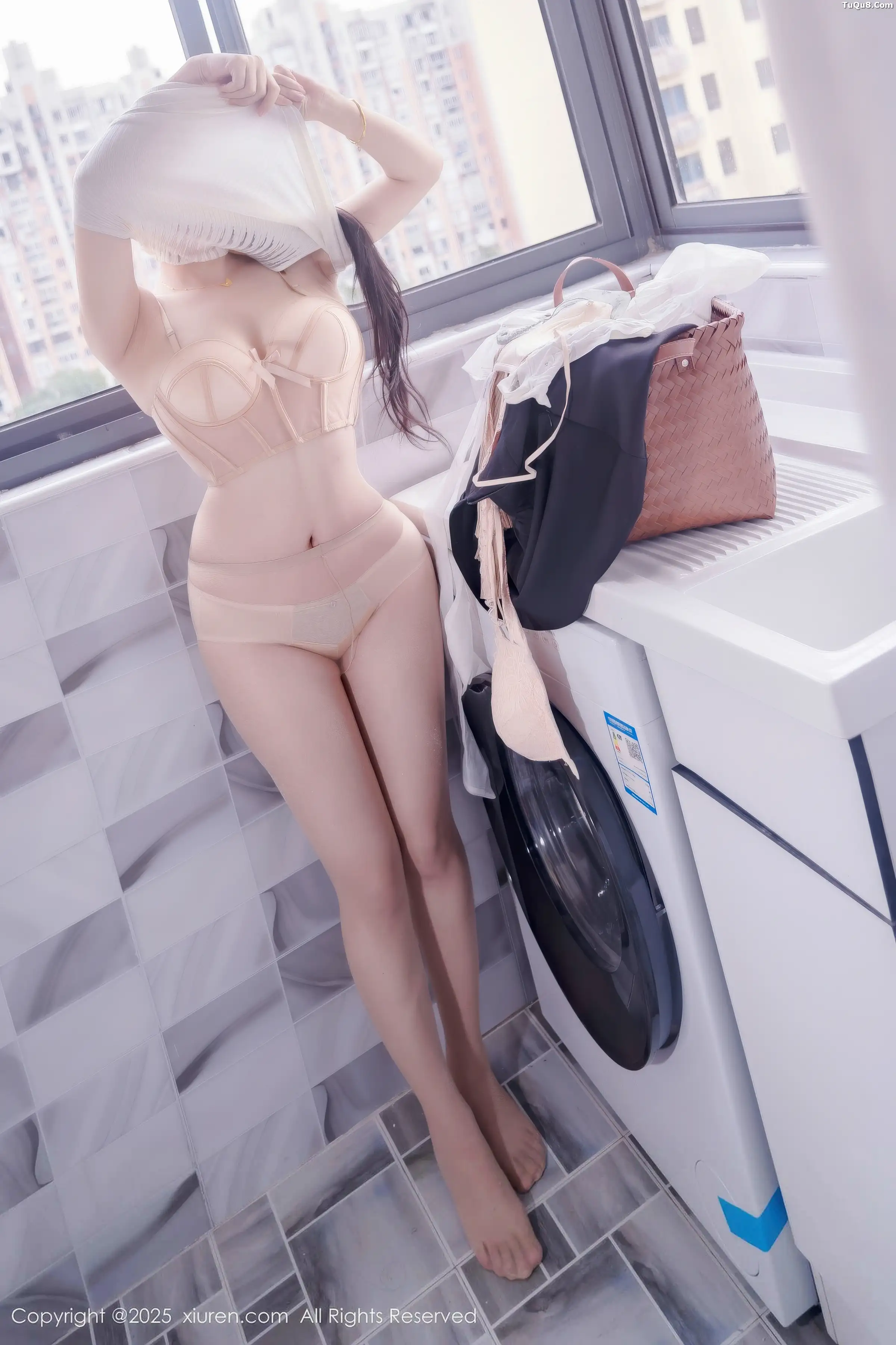 [XiuRen] 20251120 N11010 Xixi loves eating strawberries#[83P]-2